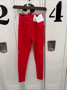Beyond Yoga Pocket Leggings. Color: red (CNDAR) Size: S